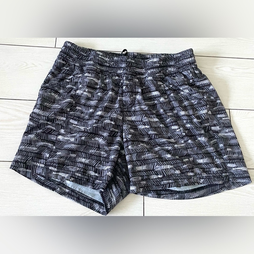 The North Face womens grey athletic shorts size 6 with side pockets